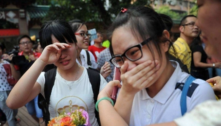 大家发现没：现在上专科基本没意义了，大公司不要，考公也没资格，三年大专读完，毕业