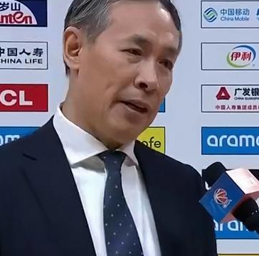 北京男篮主教练许利民：洛夫顿也是人，没有什么防不住的。北京男篮主教练许利民谈如何