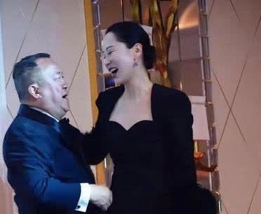海清这身材，最近真是火了！  以前看她演国民媳妇，总觉得温婉贤淑。现在这肌肉线条