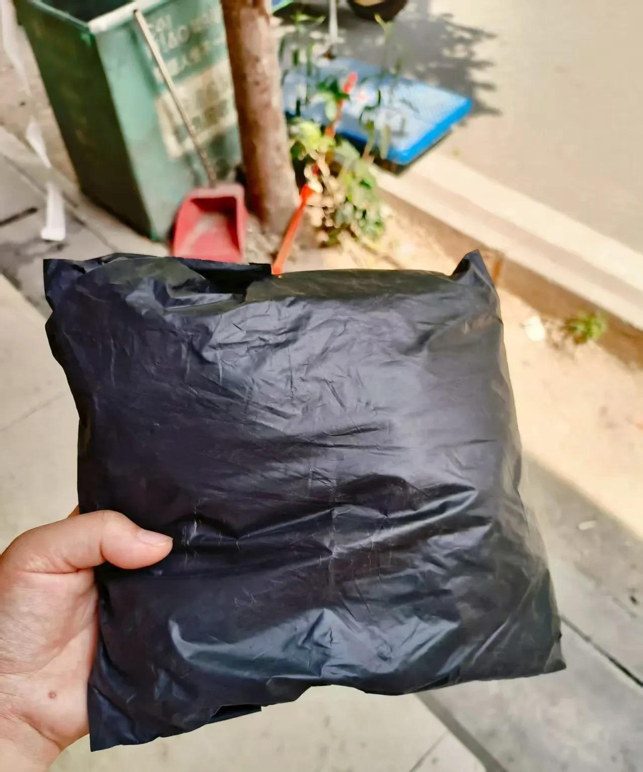 不知道大家发现没有，买家秀跟卖家秀差很多。
大概在五六天前吧，当时我正在刷视频，