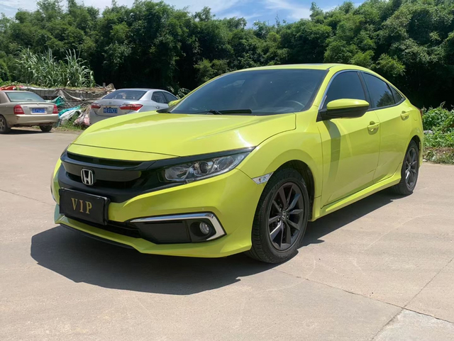 要想生活过得去思域必须带点绿
绿色的思域越看越潮，开出去的回头率满满。
你们一般