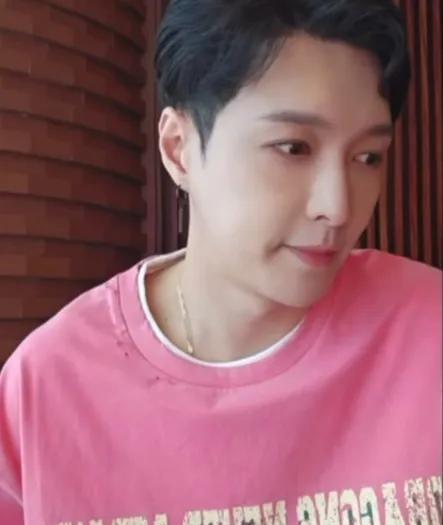 During the livestream, he thanked fans f