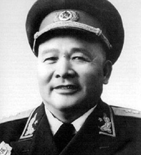 中央红军长征到达陕北，条件非常困难，缺衣少食，毛主席亲自写一张借条，要找徐海东借