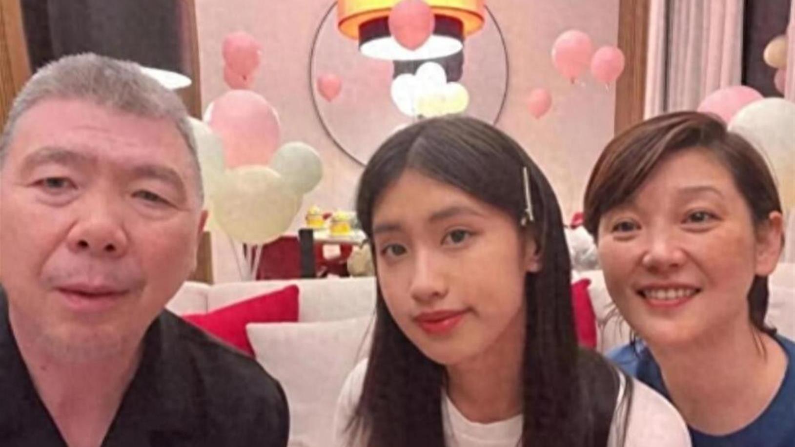 冯小刚带“养女”高调现身，徐帆婚姻假象遭网友质疑