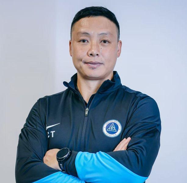 深圳顶不住巨大保级压力，仅剩4轮，也要换帅。
深圳队已官宣陈涛代理主帅。保级形势
