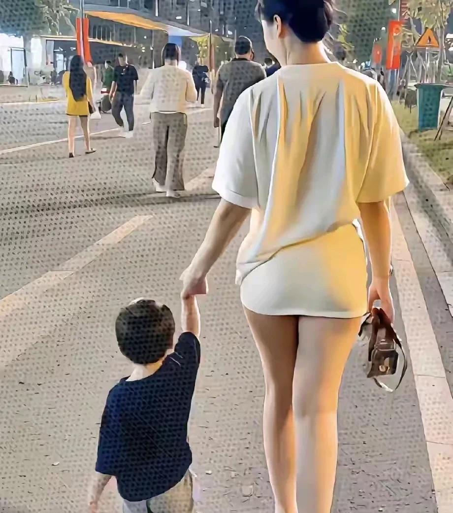 外甥在民政局工作，他说今年领结婚证的人很少，反而办离婚手续的人比较多！现在的年轻