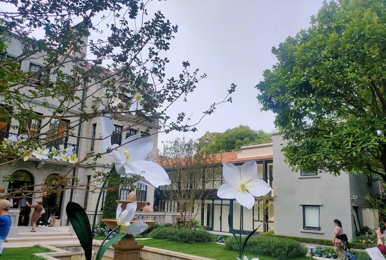 万科路在何方？
王石最近发声，试图拯救他所创办的万科。王石有什么高招吗？
201