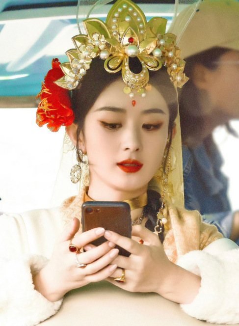 女神赵丽颖百变穿搭
百变造型，这身玉兔公主造型，大家看过吗？