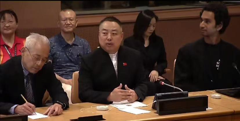 刘国梁在乒乓界的影响力就是大，他在国际大会上发言的视频流出，外国官员客气的挥手示