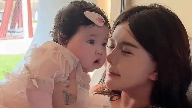 韩安冉真是个开明时髦的妈妈，允邱恩善在幼儿园想烫发，做美甲！
