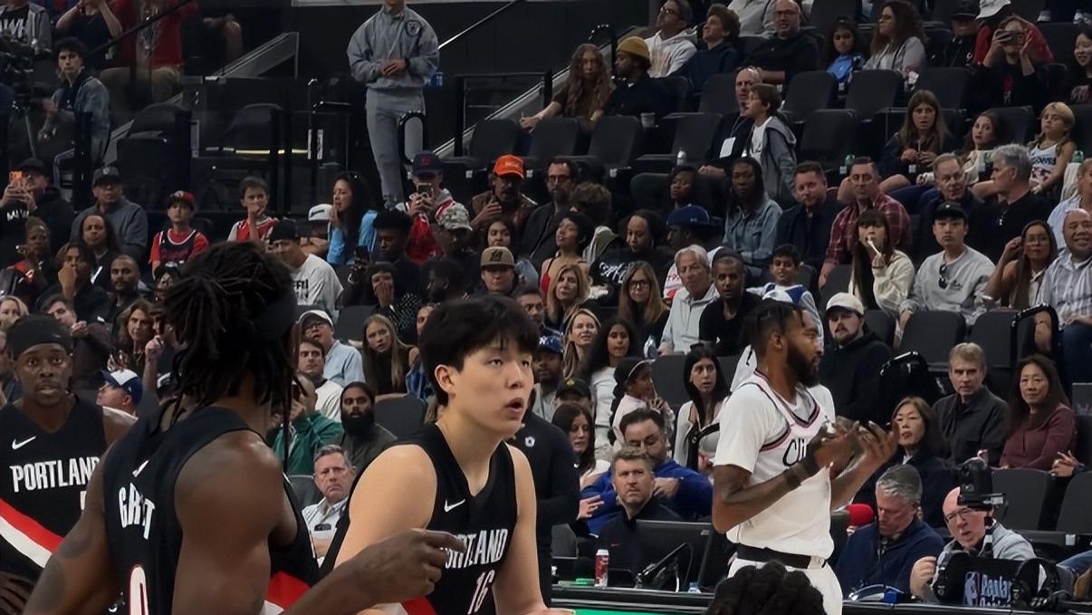 克林根伤退也不给杨瀚森机会！斯帅严重迷信五小，开拓者遭快船逆转