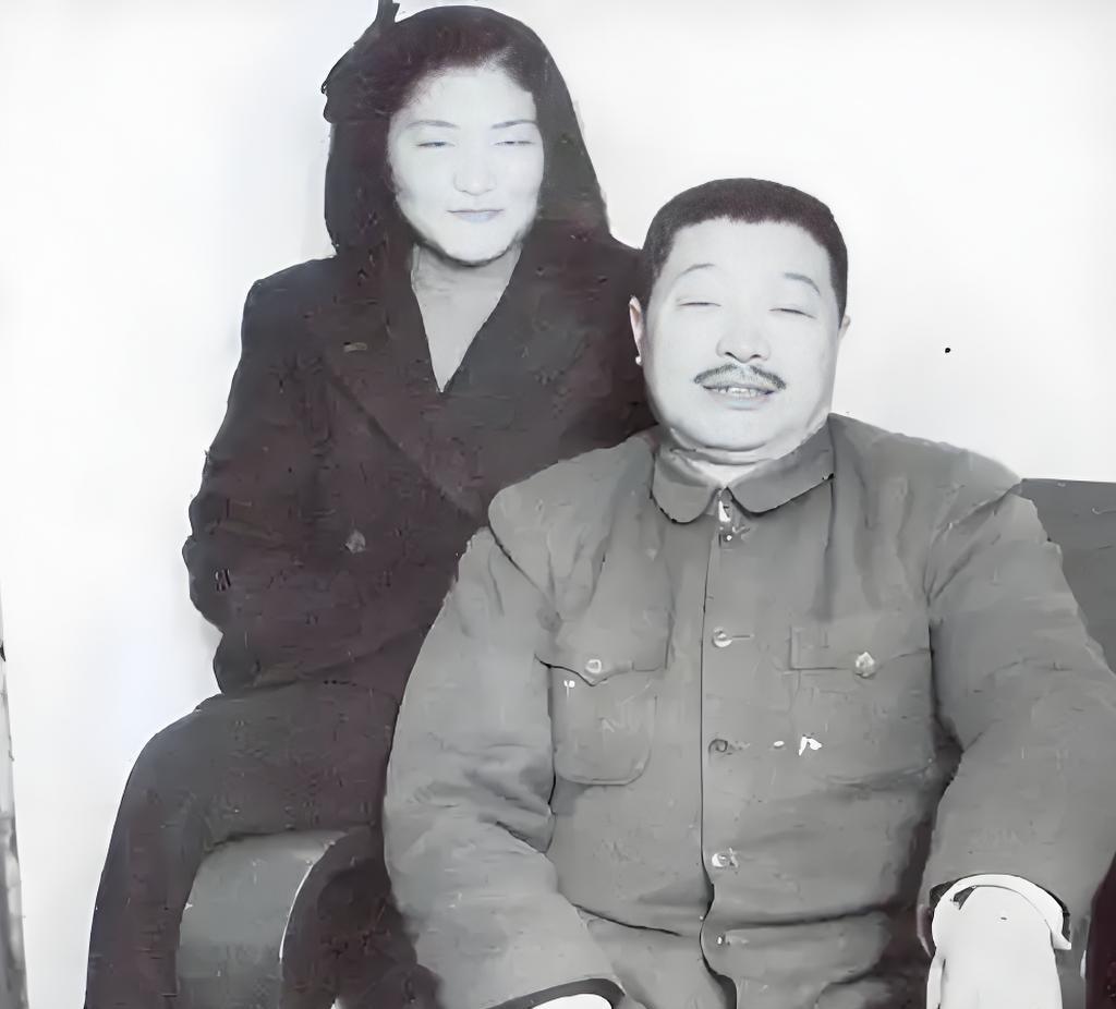 1945年，贺龙的老部下瞿玉屏把女儿叫来，对她说了一个秘密，“女儿啊，我不是你的