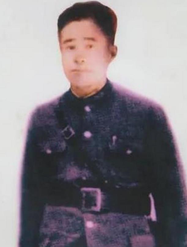 1937年，为了找到日军狙击手，20岁的小战士在尸体堆中一连藏了4个小时，这才发