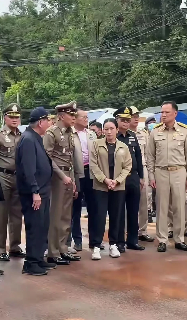 佩通坦在泰国的地位并未动摇，在视察边境时，代总理普坦与众将官将佩通坦围绕在核心，