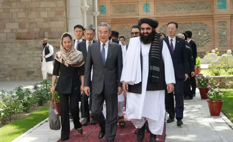 阿富汗全面拥抱中国
当前时间8月20日，中国外交部长王毅对阿富汗正式进行访问，在