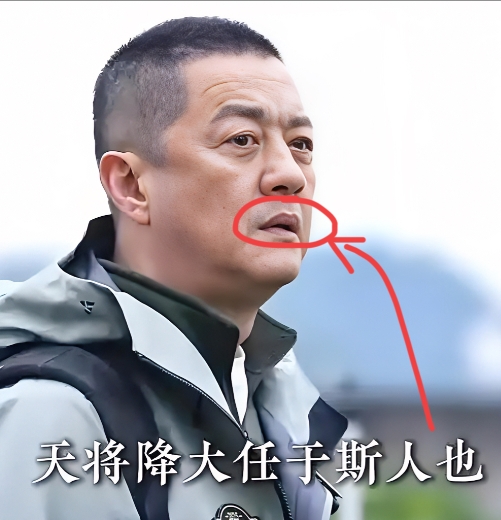 我谁都不服，
就服李亚鹏，

因为他的嘴实在是太硬了，明明自己已经负债累累，却还