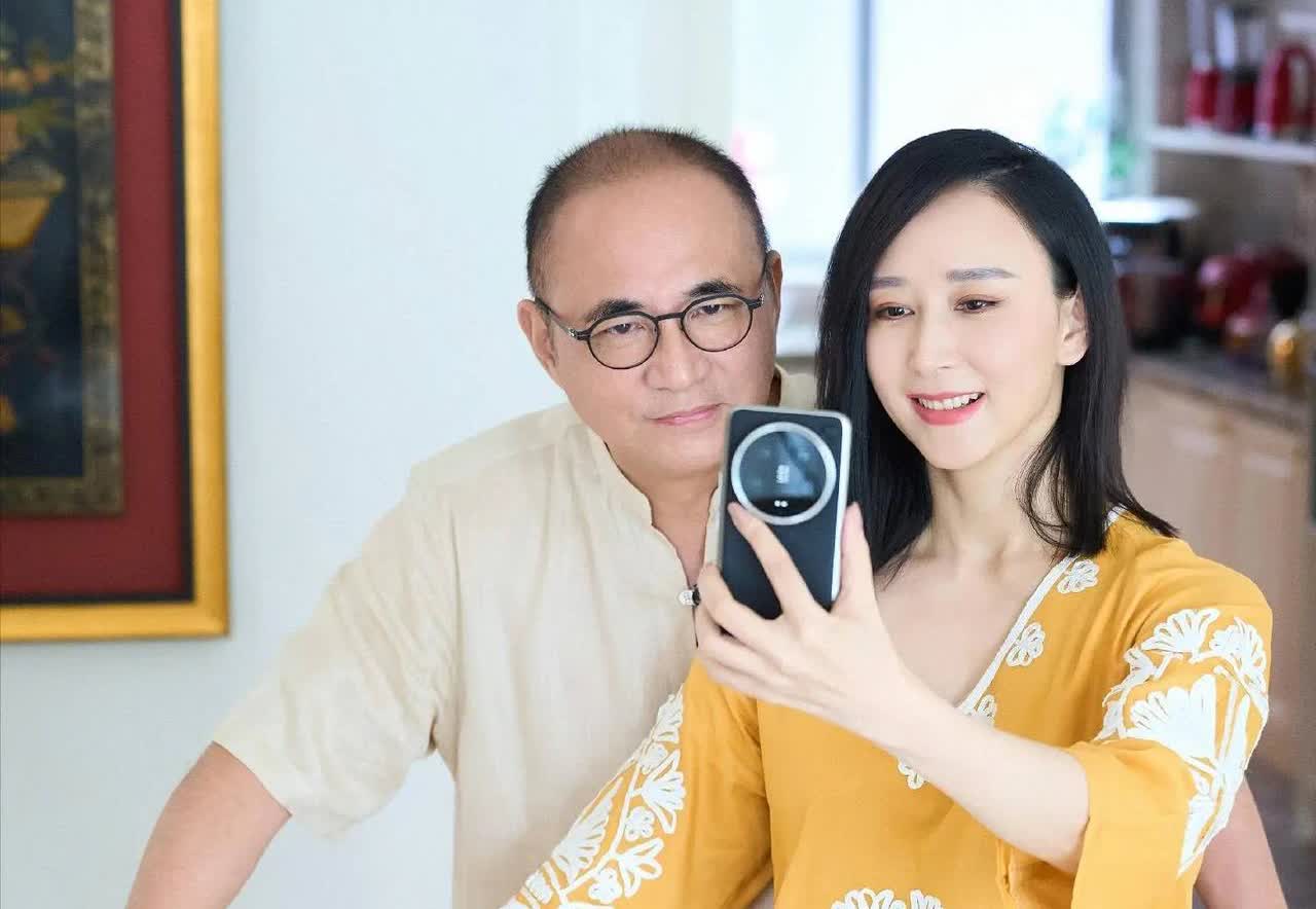 胡静给陆毅打视频电话，老公朱兆祥凑过来说话，一看屏幕惊呆了：“他不是抓你的那个人