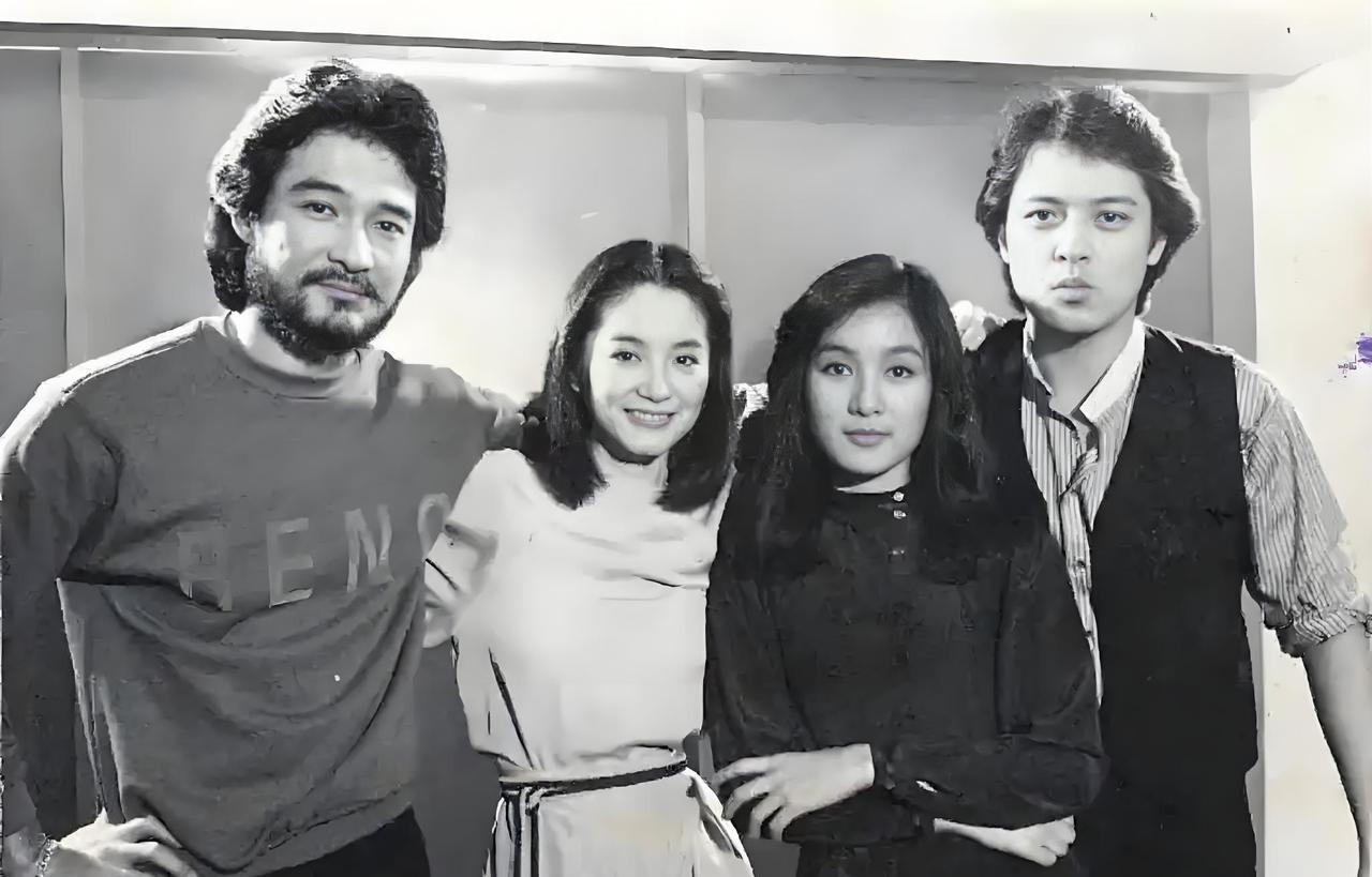 #老照片#
能够全部认出的朋友，应该年过半百了吧！[呲牙]