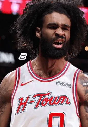 火箭记者在个人社媒上谈到了火箭近期的交易流言话题。
晒出了一张公牛球员科比-怀特