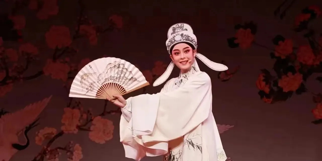 陈丽君成名之路











不敢相信，曾经月薪5000的陈丽君，如今身