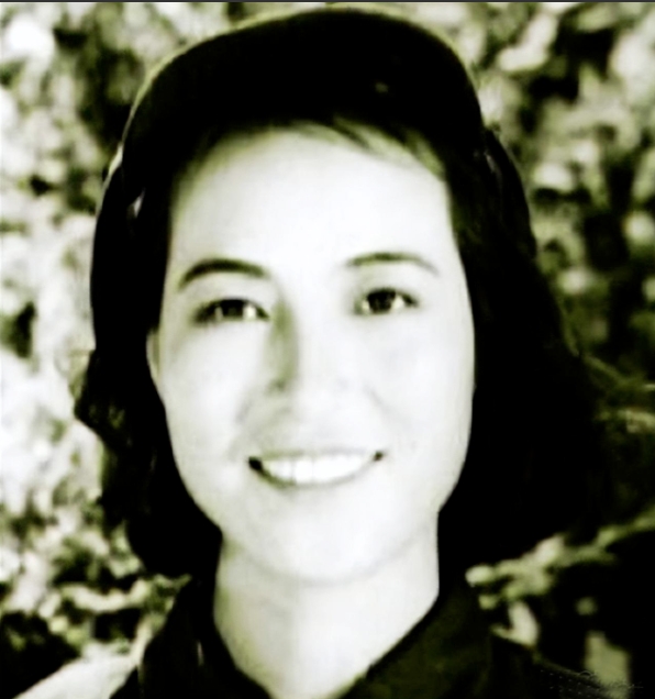 1935年，15岁逃婚成上海名媛，转身赴延安演抗日剧，成延安第一美女，让美国医生