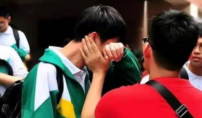 以前就很纳闷，为什么全国高考，不考一样的卷子？
很简单，一样的卷子，不公平！
虽