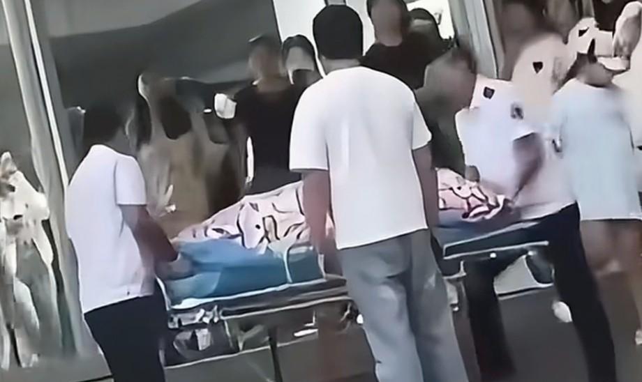 天呀！现在的女学生怎么了？这也太离谱了吧？近日甘肃某职业技术学院大二女生在宿舍生