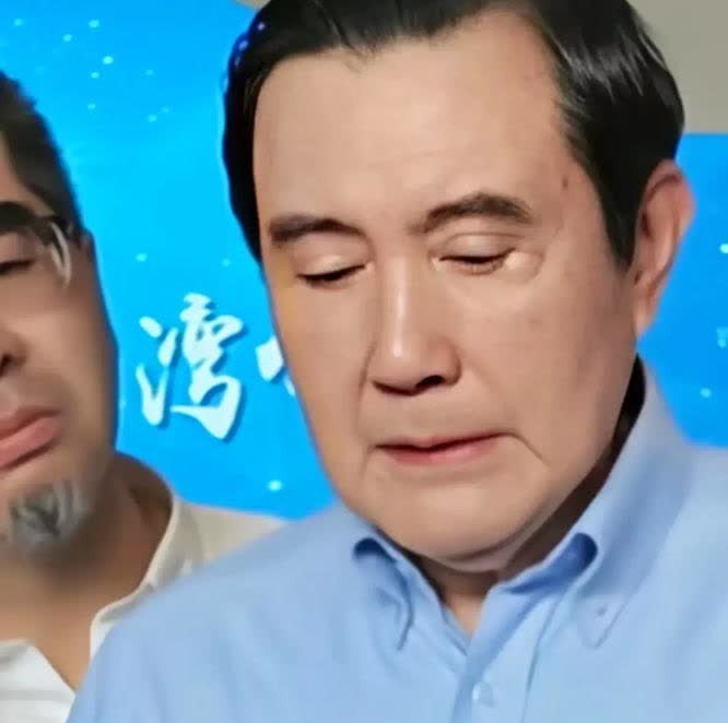 真没想到！马英九先生用的竟然是国产品牌手机！最近，他在福州三坊七巷朗读台湾同胞为