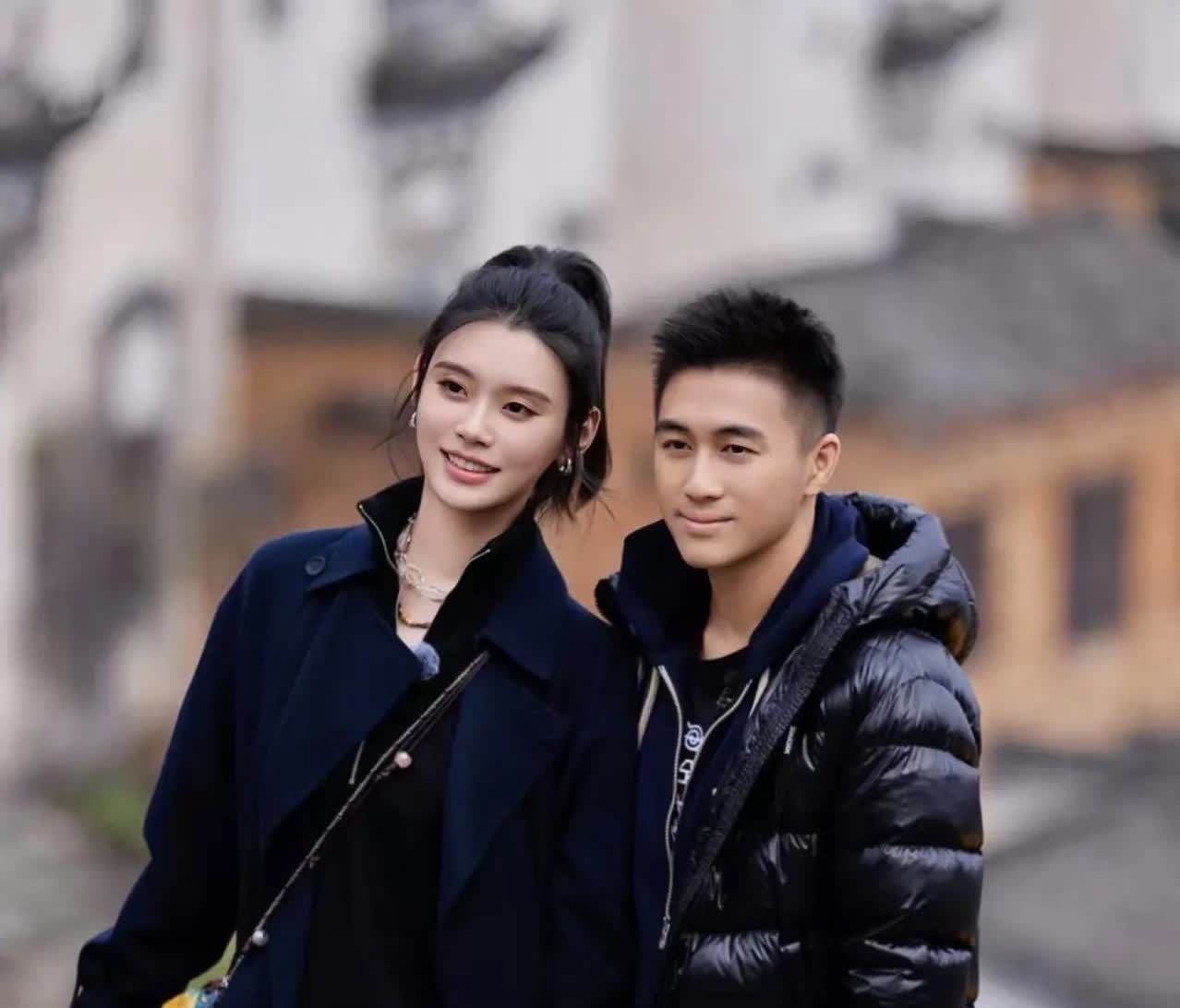 主持人问奚梦瑶：“结婚之后，家里的钱是不是全部都在你这里管着呢？”

奚梦瑶