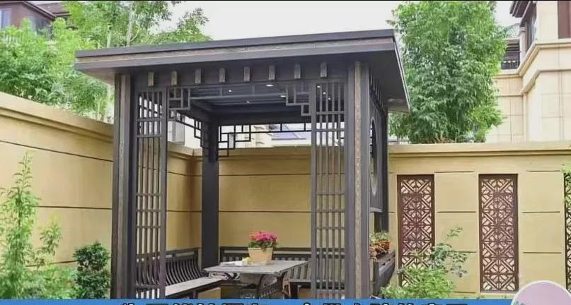辽宁，女子花30000多元，在院子里盖了个凉亭，本来挺高兴的一件事，结果一场大风