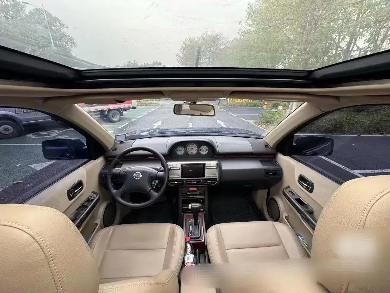 这车的仪表盘为何居中？有人认得是什么车吗