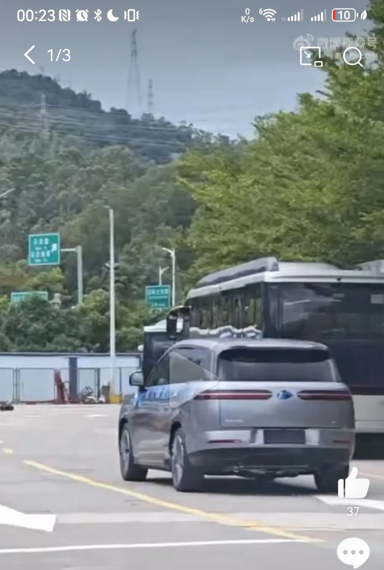 比亚迪又开始偷工减料了，人家只是没有排气管隔热瓦，你连排气管都没有了[看]
p
