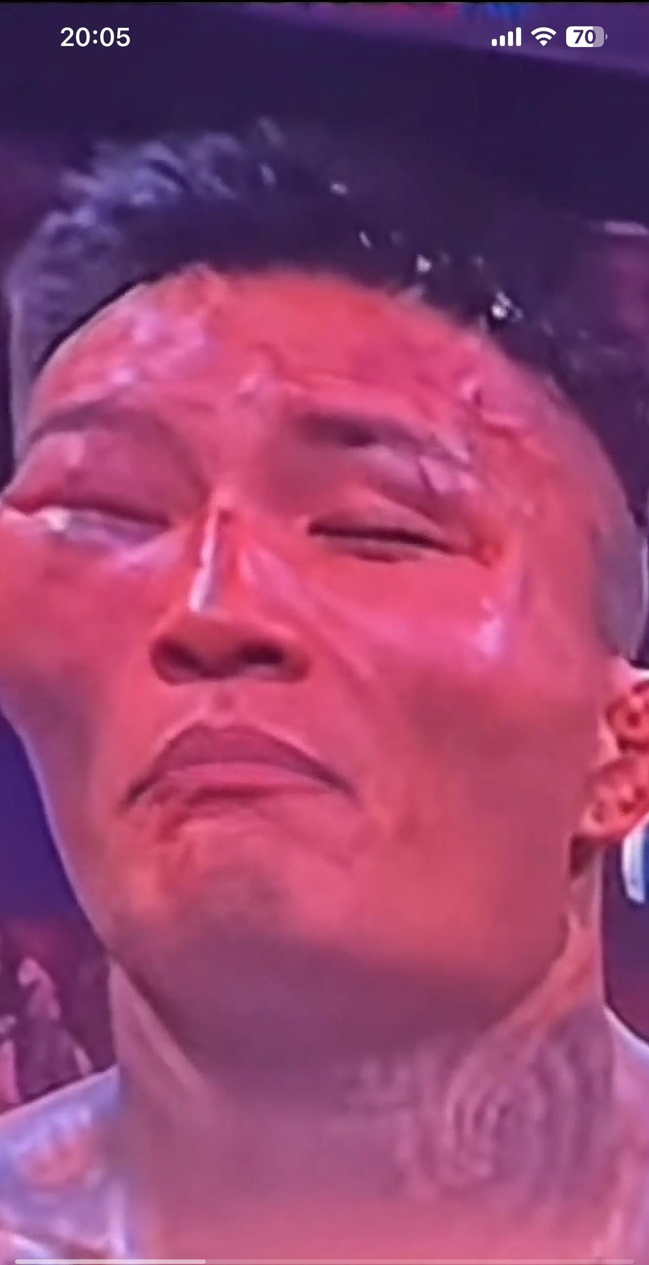 中村京一郎下手狠了一点，李凯文技不如人，完全属于降维打击一样，按地上磨擦，被打得
