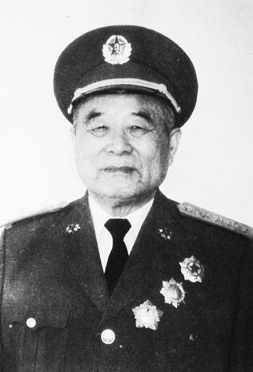 1970年，李德生担任北京军区司令员，毛主席交给他的第一件工作是什么呢？很多人意