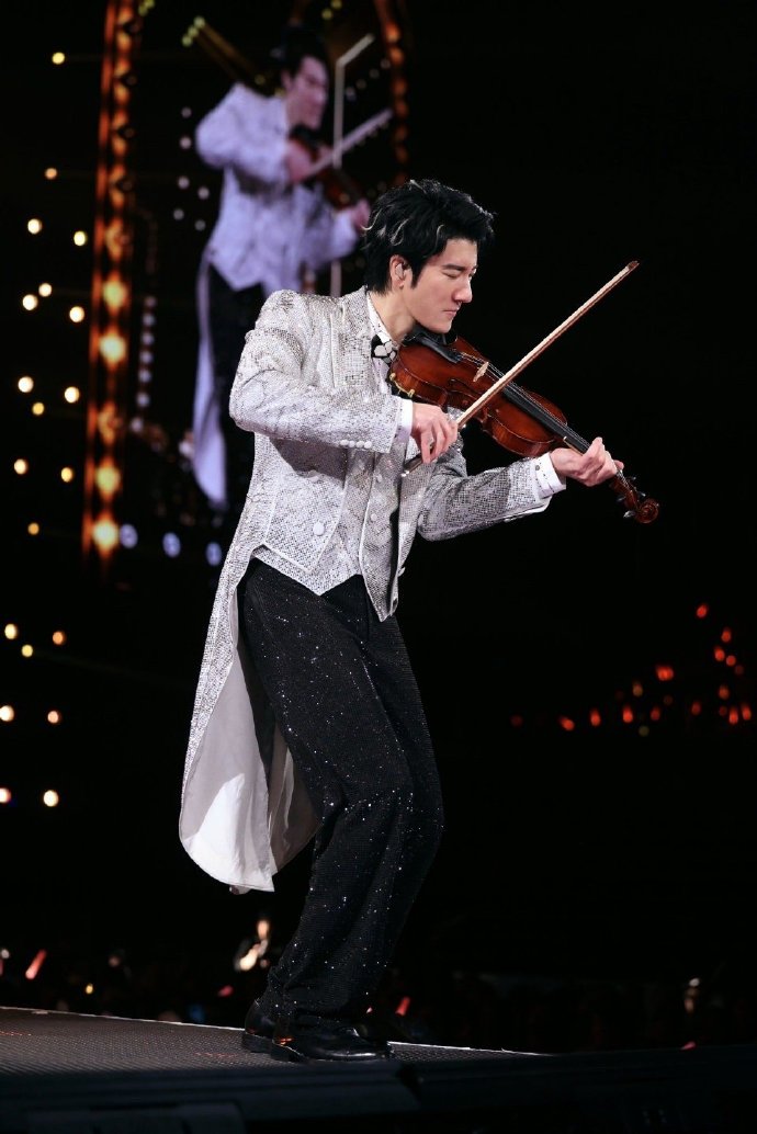 二哥的音乐魔法太绝了！2026新创作把《Julia》与二胡经典《赛马》碰撞，既藏