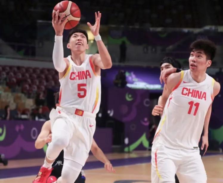 中国男篮79-71韩国男篮，晋级亚洲杯四强，各队员评分如下：
一、胡金秋：100