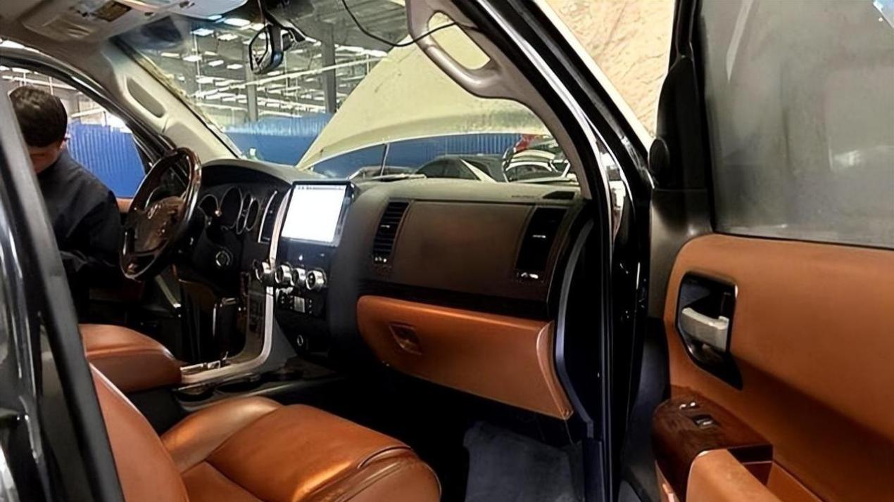 一辆已经报废的丰田红杉越野车3640元起拍卖，拍出7万多高价