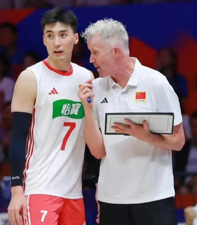 【虞美人演砸了】
虞美人，中国男排二传于垚辰也。因其长相靓丽，帅气逼人，球迷谓之