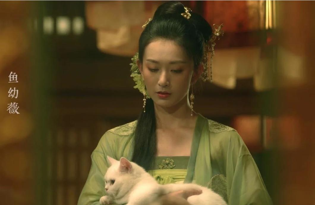 一日，鱼玄机游玩回到道观，婢女绿翘急匆匆禀告：“客人听说您不在就走了。”绿翘神色