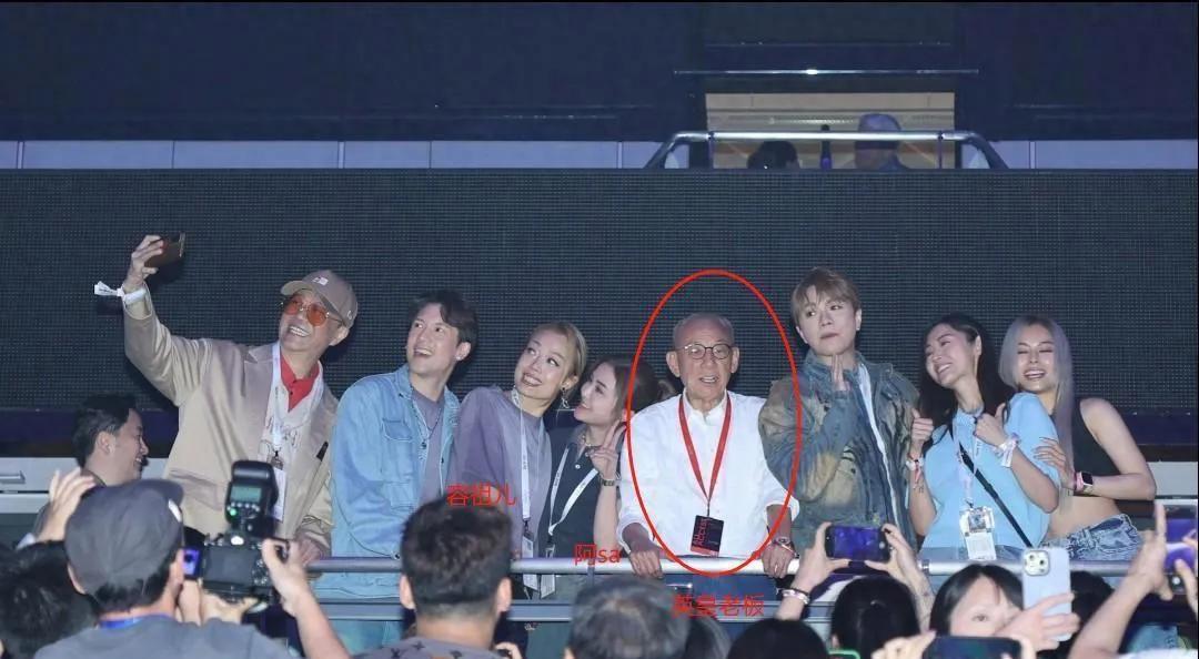 张杰演唱会在北京举行，吸引了众多明星观众，包括谢娜、王铮亮、王宝强和闫妮等，展现