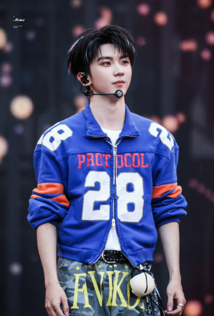 时代少年团新音舞台 饭拍
马嘉祺 丁程鑫 宋亚轩 刘耀文 张真源 严浩翔 贺峻霖