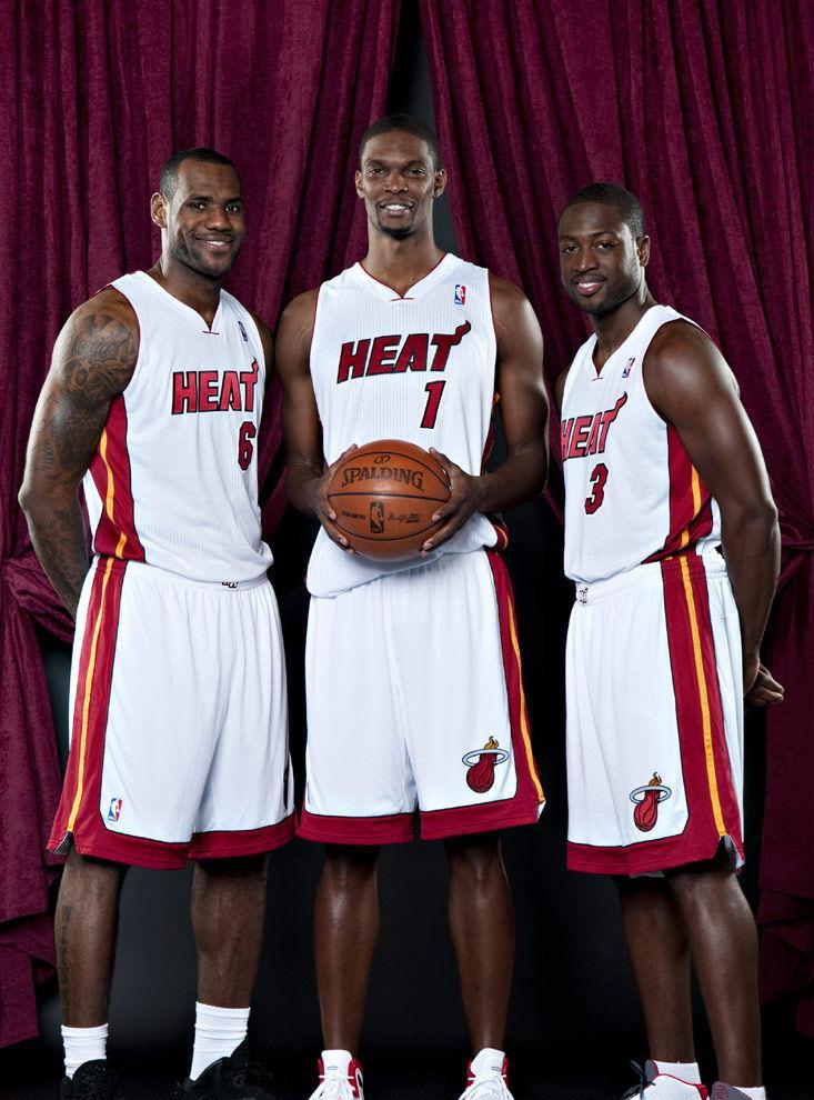 詹姆斯抱团能洗白吗？
杨毅认为：詹姆斯是截止目前NBA历史上最具争议的超级巨星。