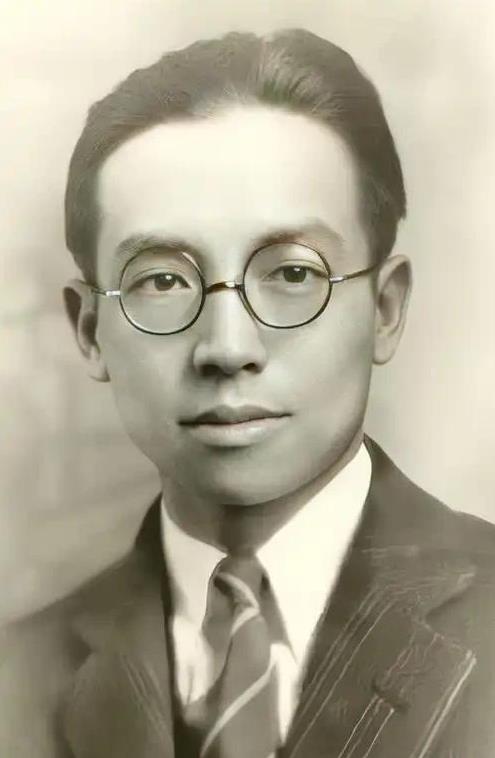 当年，梁思成曾提议在五棵松建设中央政府，只可惜被苏联专家一句话给否认了。
195