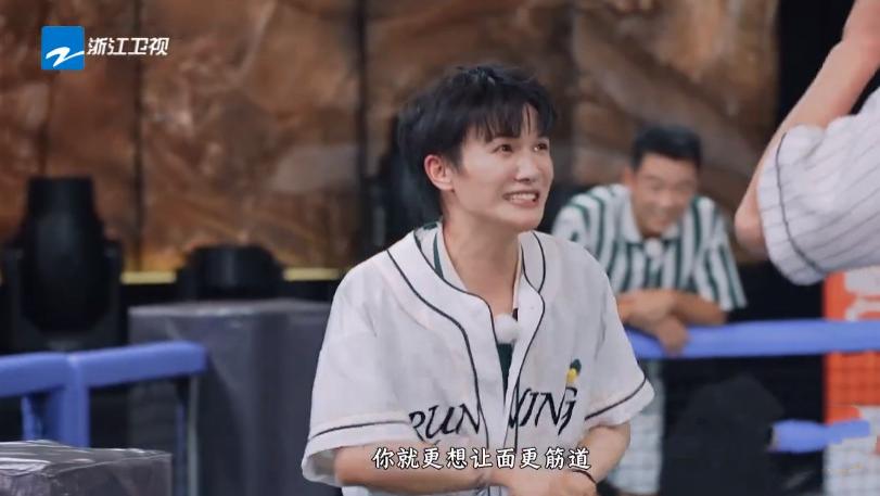 奔跑吧：周深多次遭暴力拖拽，导演无视嘉宾安全，骚操作再惹众怒