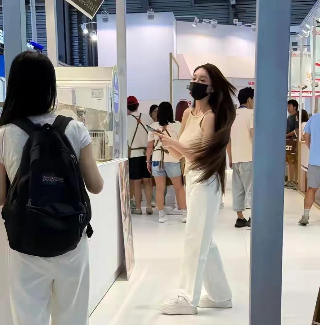 叶柯，一系列争议操作
让她逐渐消耗掉大众好感，也错失了进一步发展的可能。没想到因
