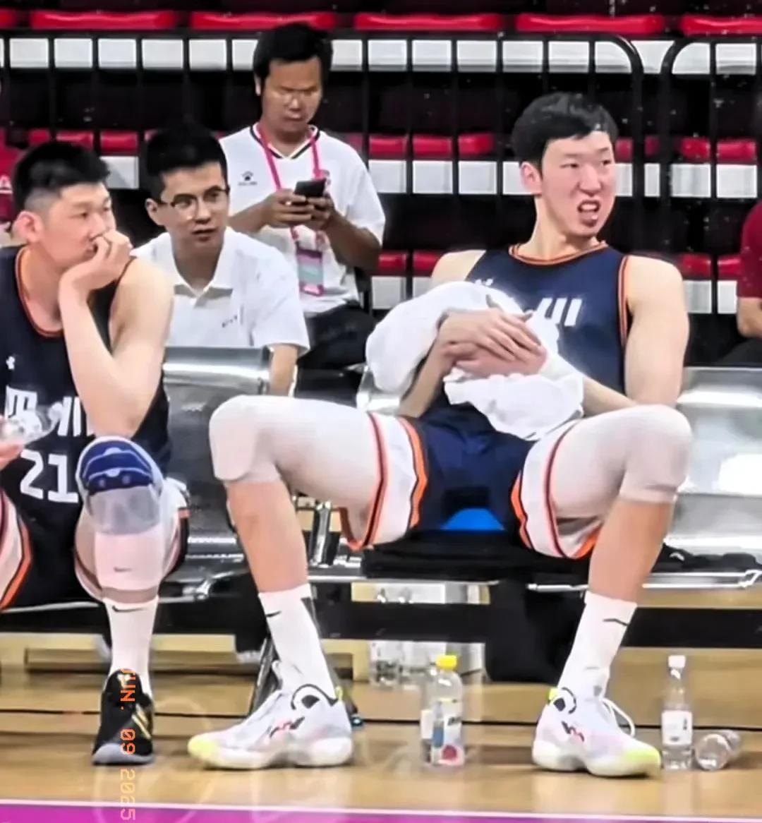 周琦替四川打600万挣得真辛苦！来王博手下打球，40分钟也得打满31分钟，打的比