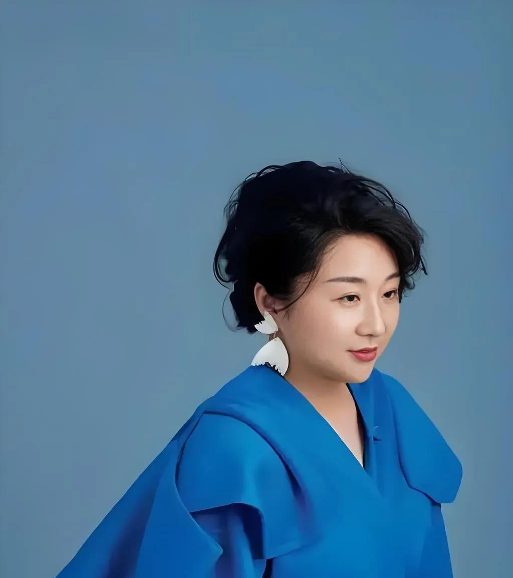 傅首尔“人间清醒”“金句女王”的标签仍有一定影响力，但自她与前夫参加综艺并离婚后