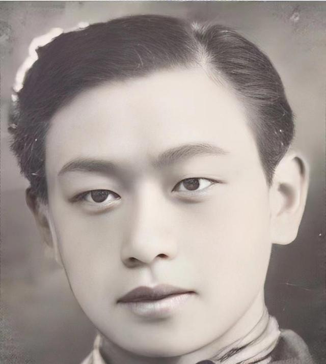 1939年，杀奸团队员祝宗梁，为了找出正在看电影的大汉奸，于是在屏幕上打了5个字