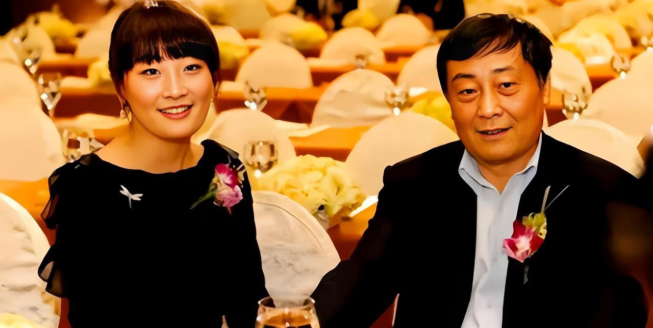 这是基因劈了腿，还是游泳走错道儿，宗婕莉为啥不像爹呢？
宗庆后的妹妹宗蕊被亲妈王