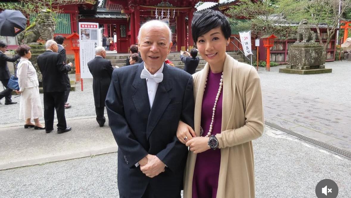 吴君如父亲夏春秋93岁离世，女儿吴君如及前儿媳江美仪沉痛悼念
